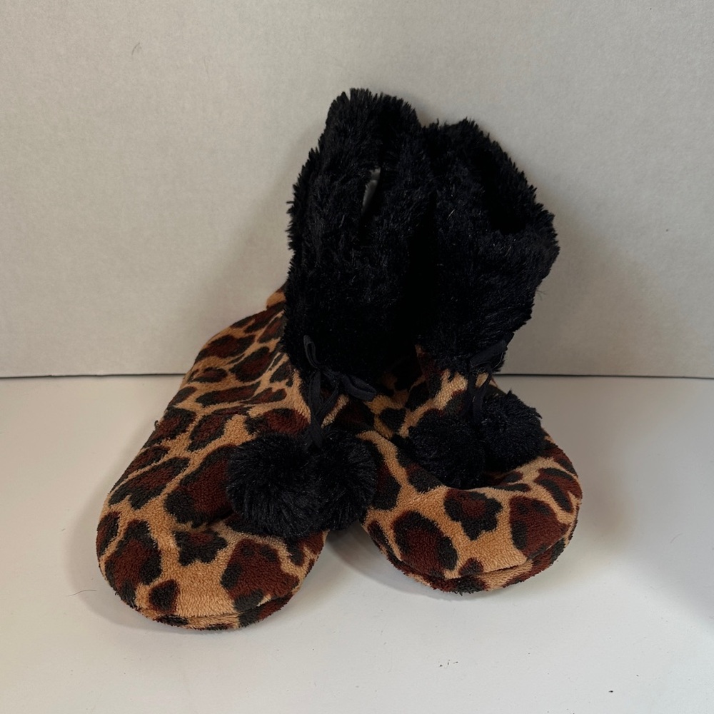 Pj couture animal print hard sole slippers size small 5-6